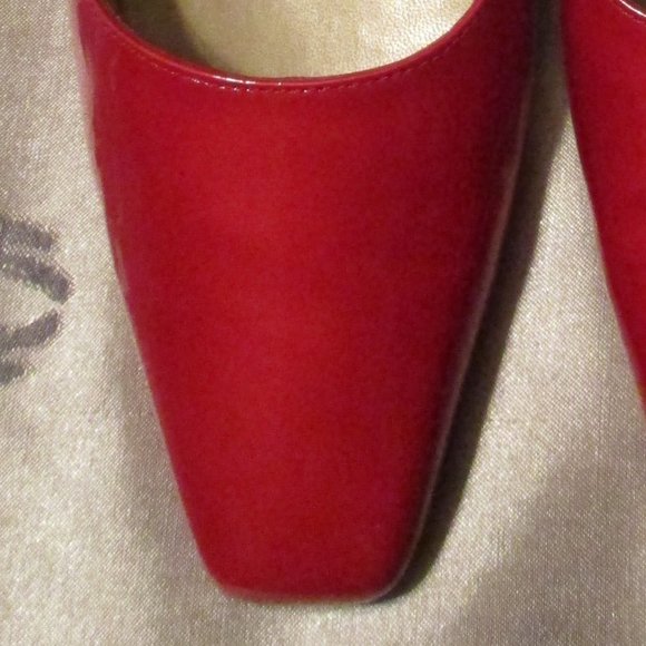 STUART WEITZMAN RED PATENT LEATHER SLING. (NWT) - Picture 11 of 15